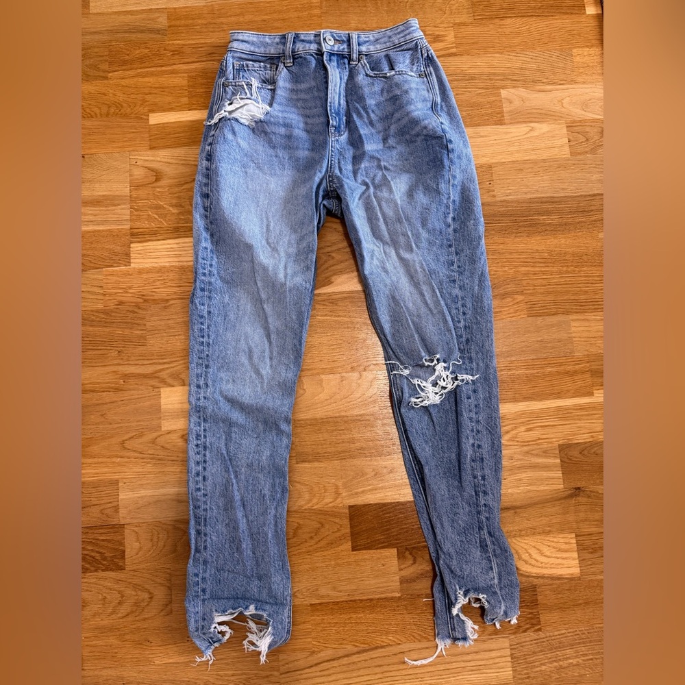 American Eagle Distressed Blue Jeans